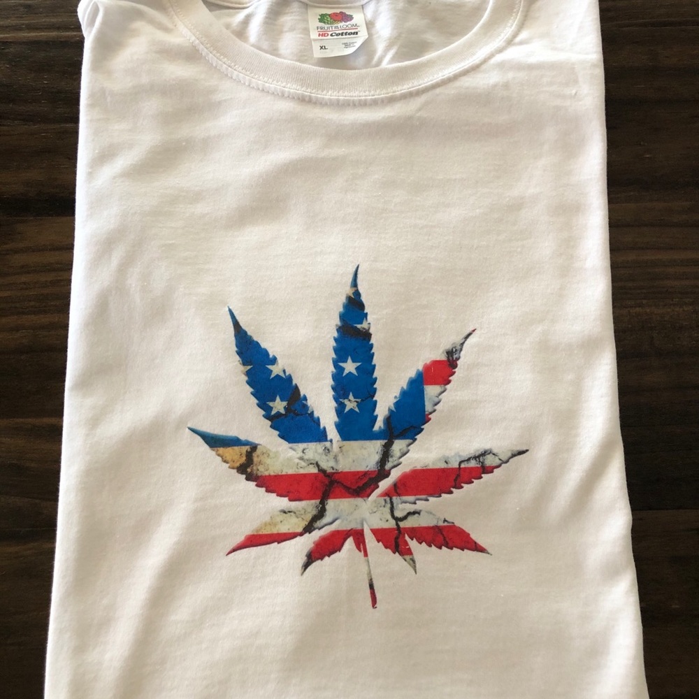 New Men’s extra large white T-shirt  with leaf